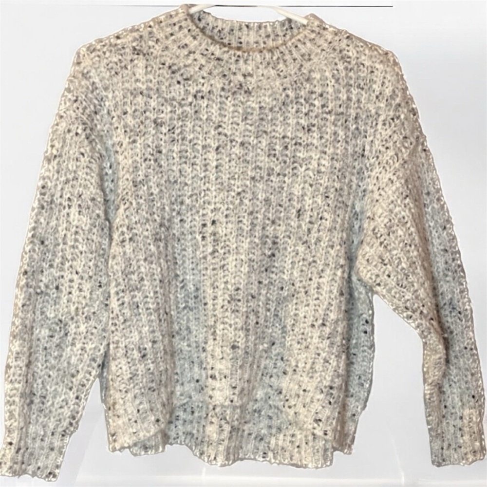 ❌❌SOLD❌❌5/20$❤️‍🔥GARAGE💫Women’s Gray Cuddly Soft Knitted Cropped Sweater